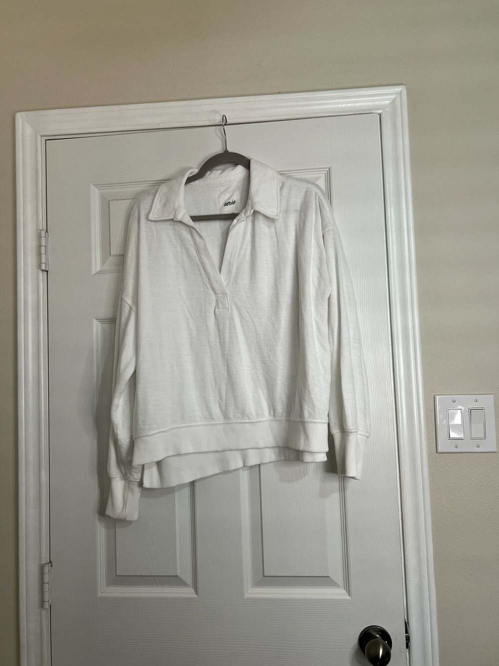 Aerie White Collared V-Neck Polo Sweatshirt Size Medium